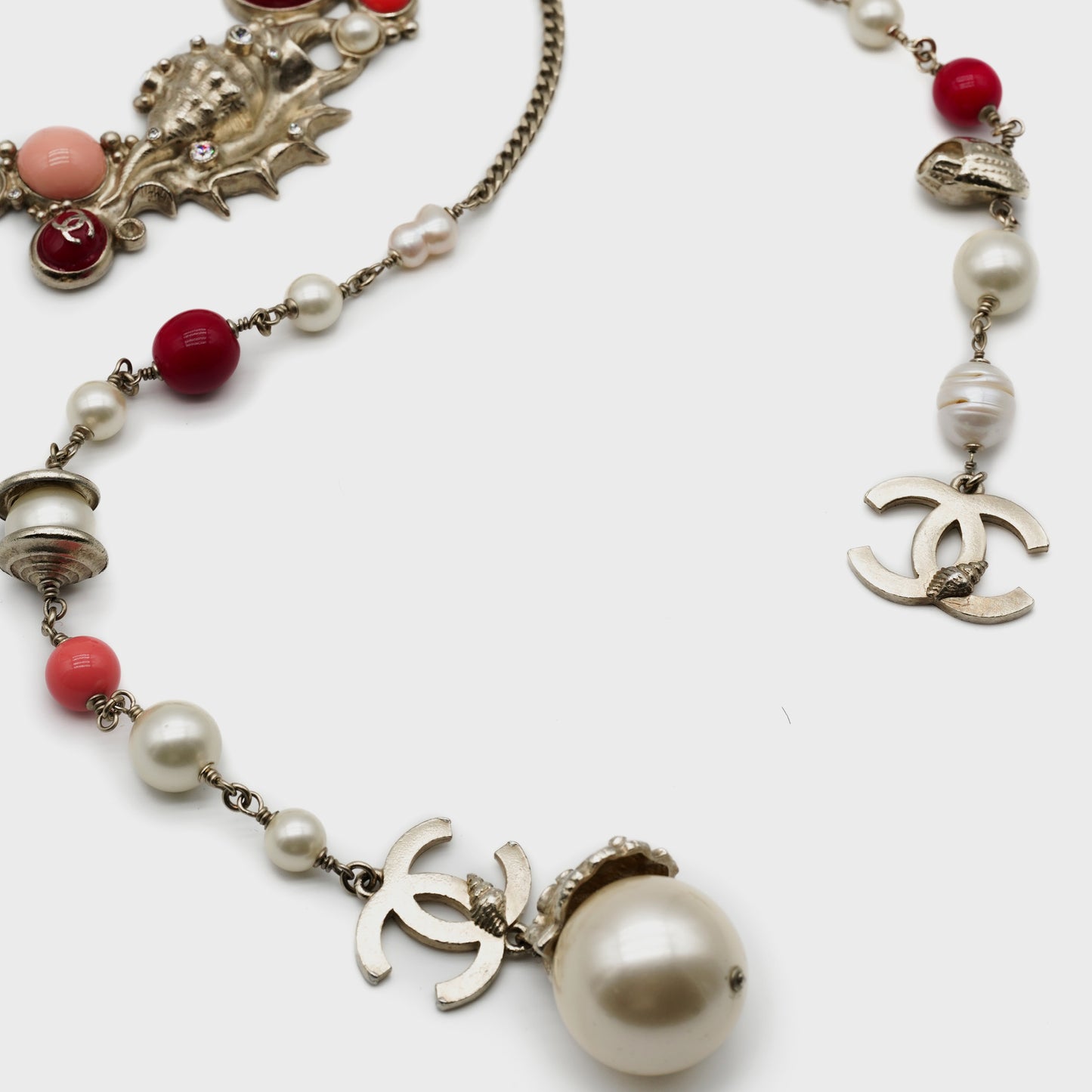 Collier Coquillage Chanel Pre-Fall 2005 par Karl Lagerfeld