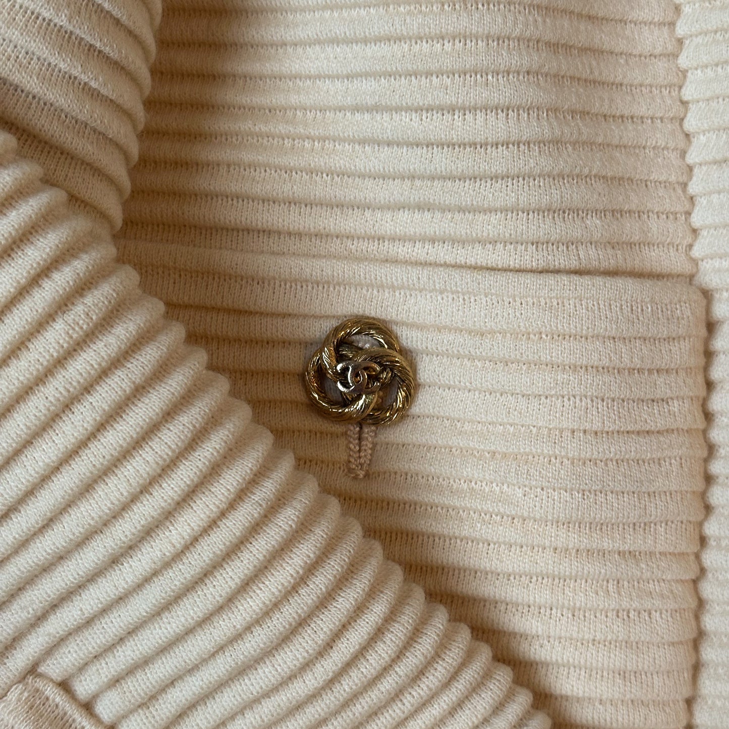 Tailleur Beige Chanel 1990 par Karl Lagerfeld
