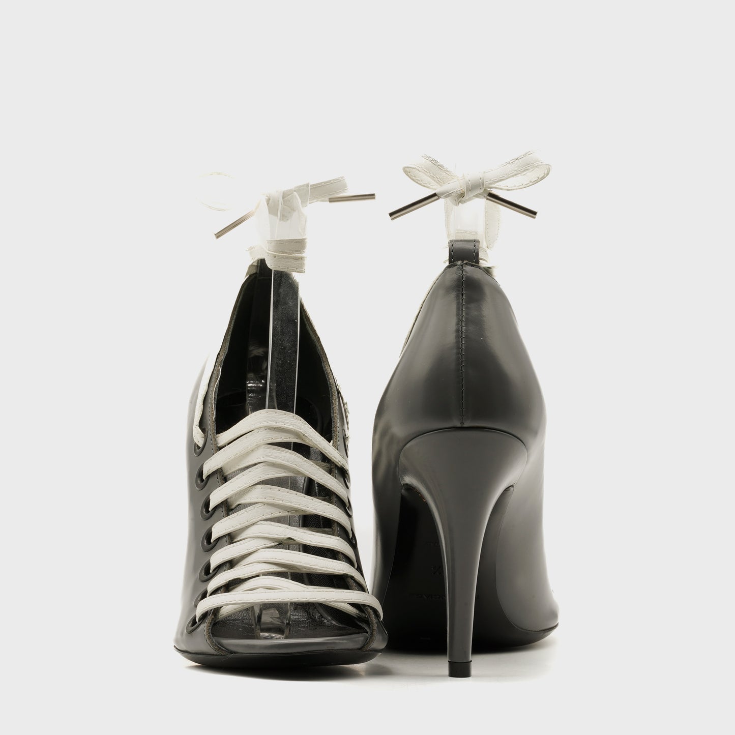 Escarpins à laçage FW 2012 par Nicolas Ghesquière