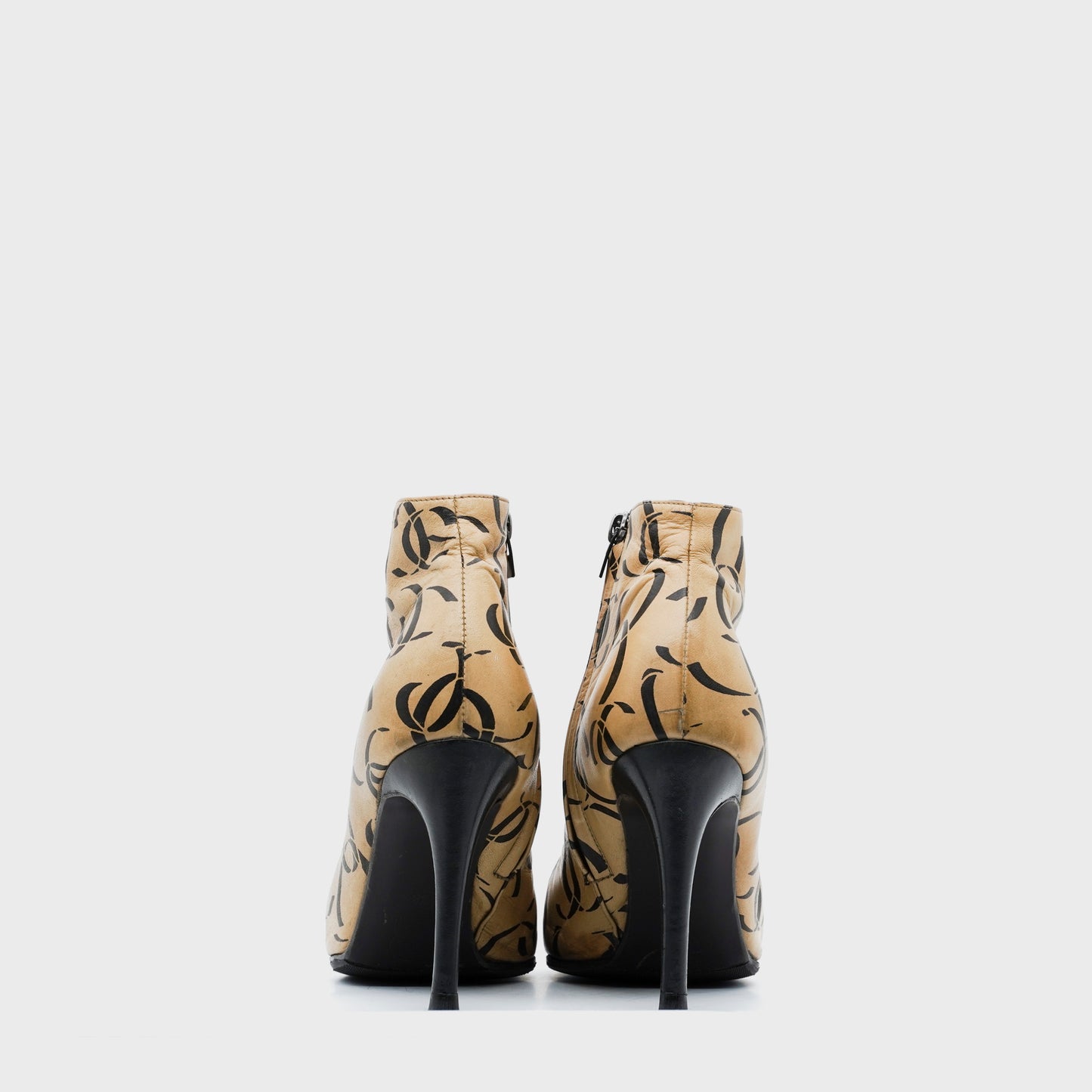 Bottines Motif CC Chanel FW 2000 by Karl Lagerfeld