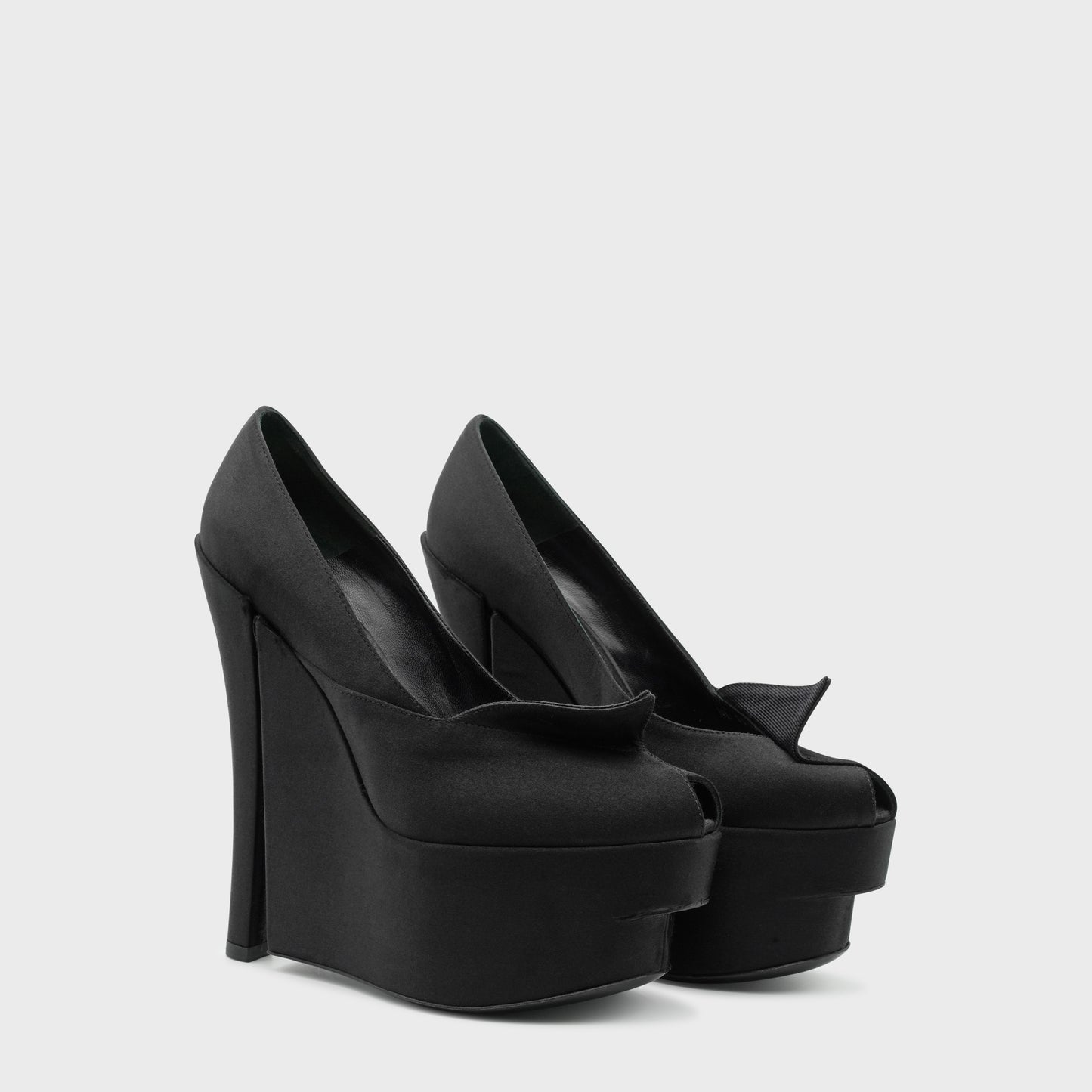 Escarpin Satin Noir Louis Vuitton FW 2008 par Marc Jacobs
