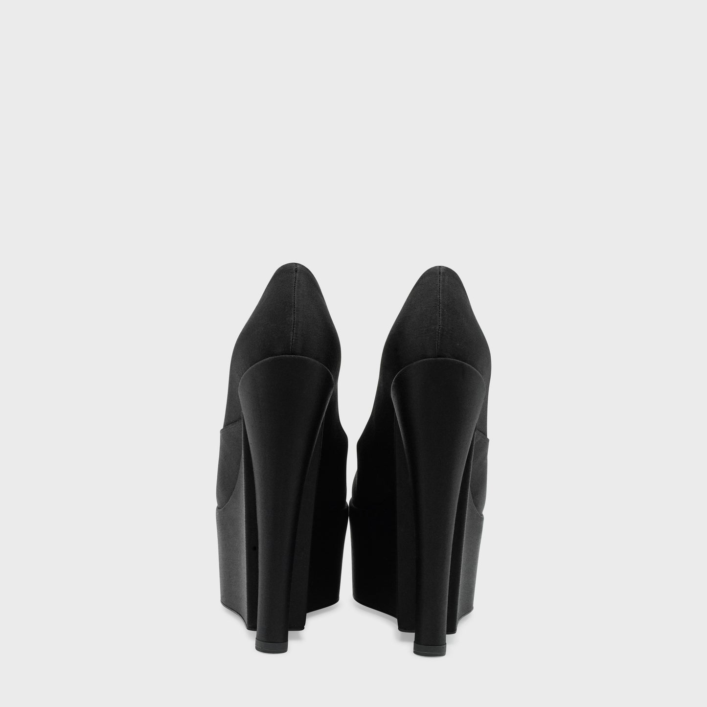 Escarpin Satin Noir Louis Vuitton FW 2008 par Marc Jacobs