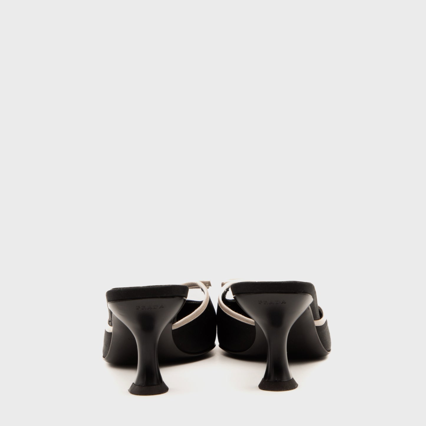 Mules Satin Noir Prada 2000 par Miuccia Prada