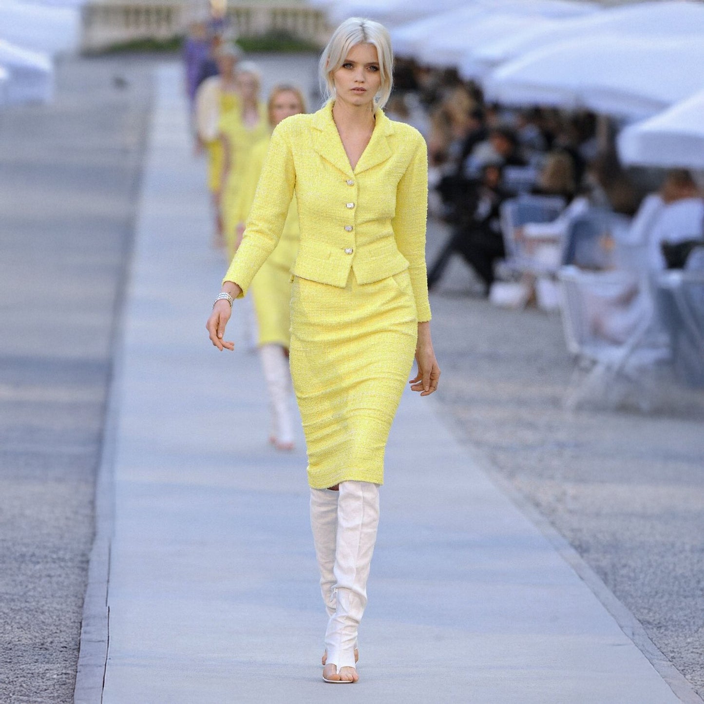Tailleur Tweed Jaune Chanel Croisière 2012 par Karl Lagerfeld