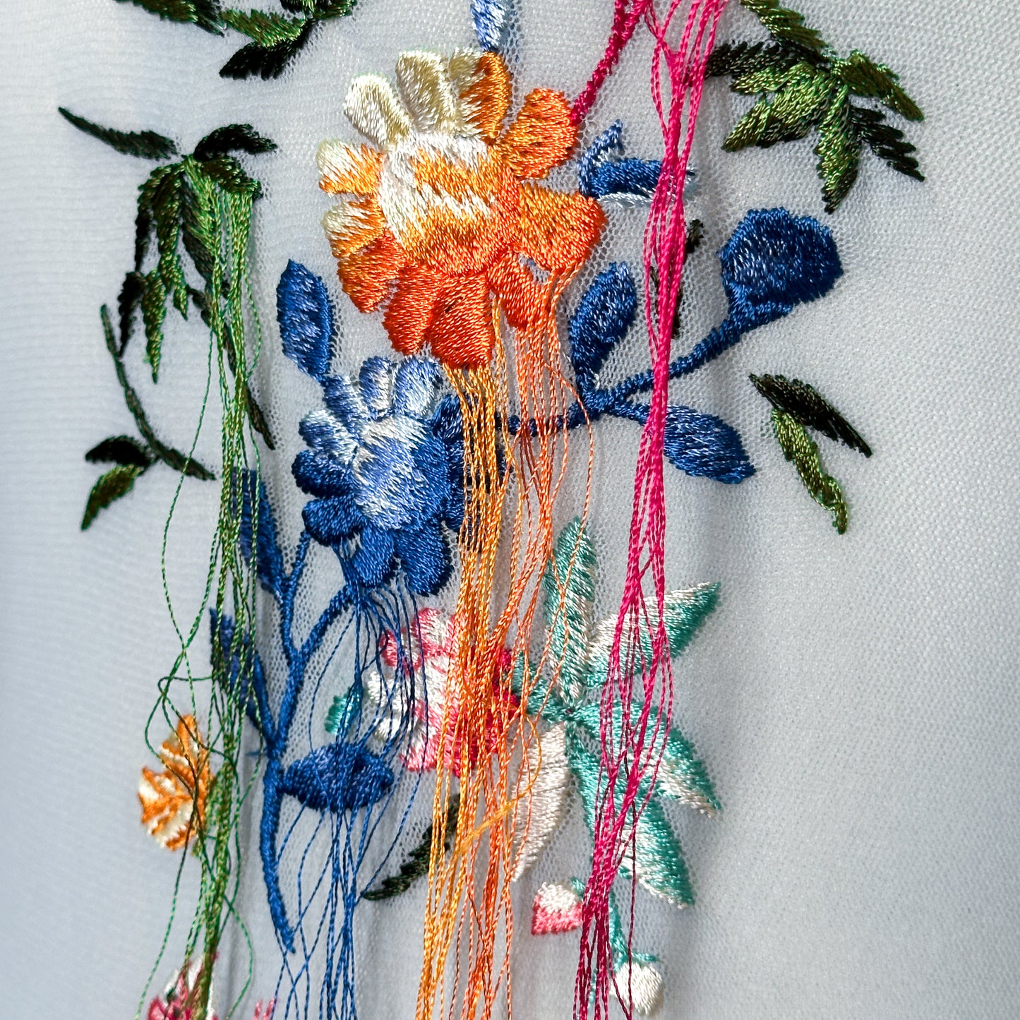 Débardeur Brodé fleur 2000 JPG par Jean Paul Gaultier