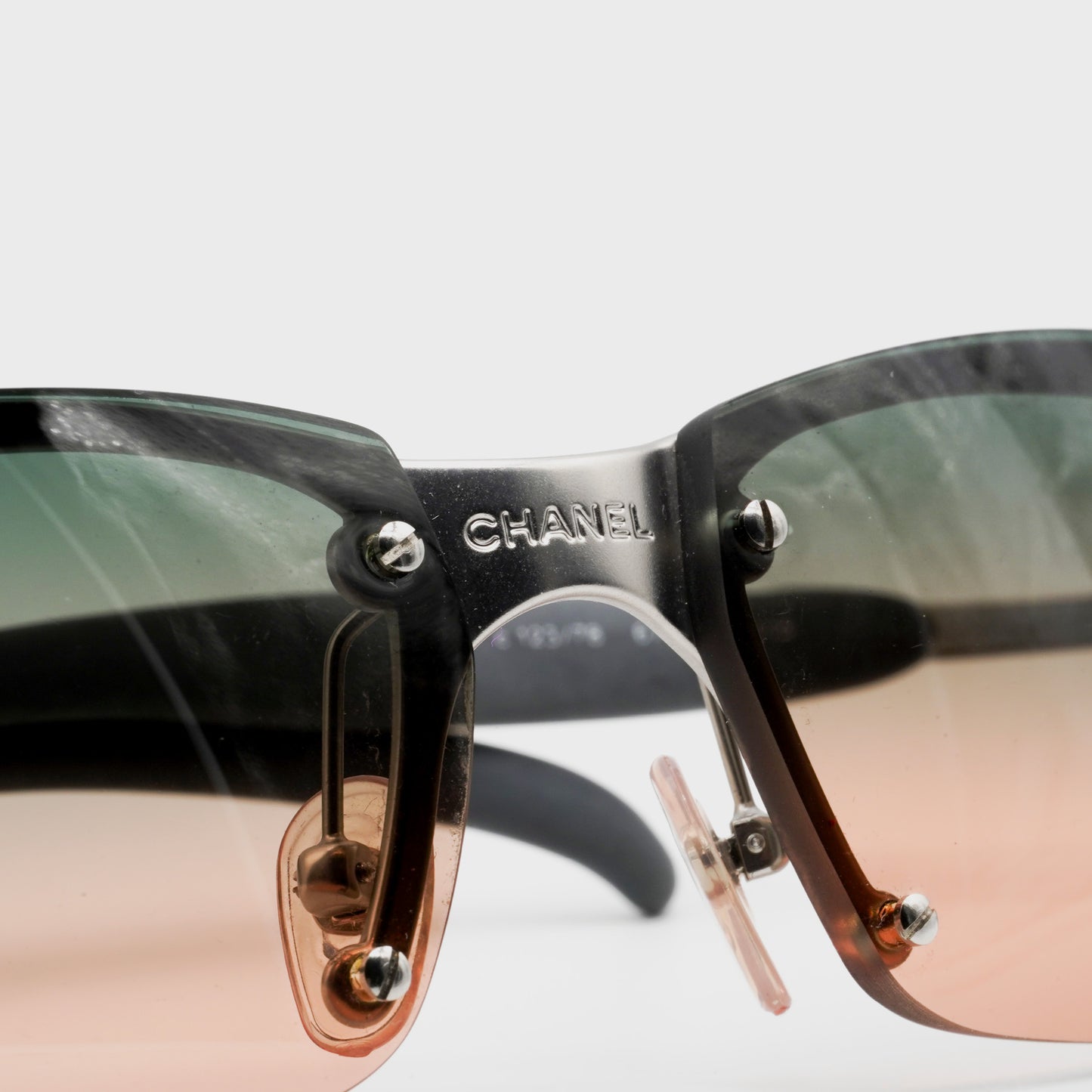 Lunettes de Soleil Marron Chanel Circa 2000 par Karl Lagerfeld