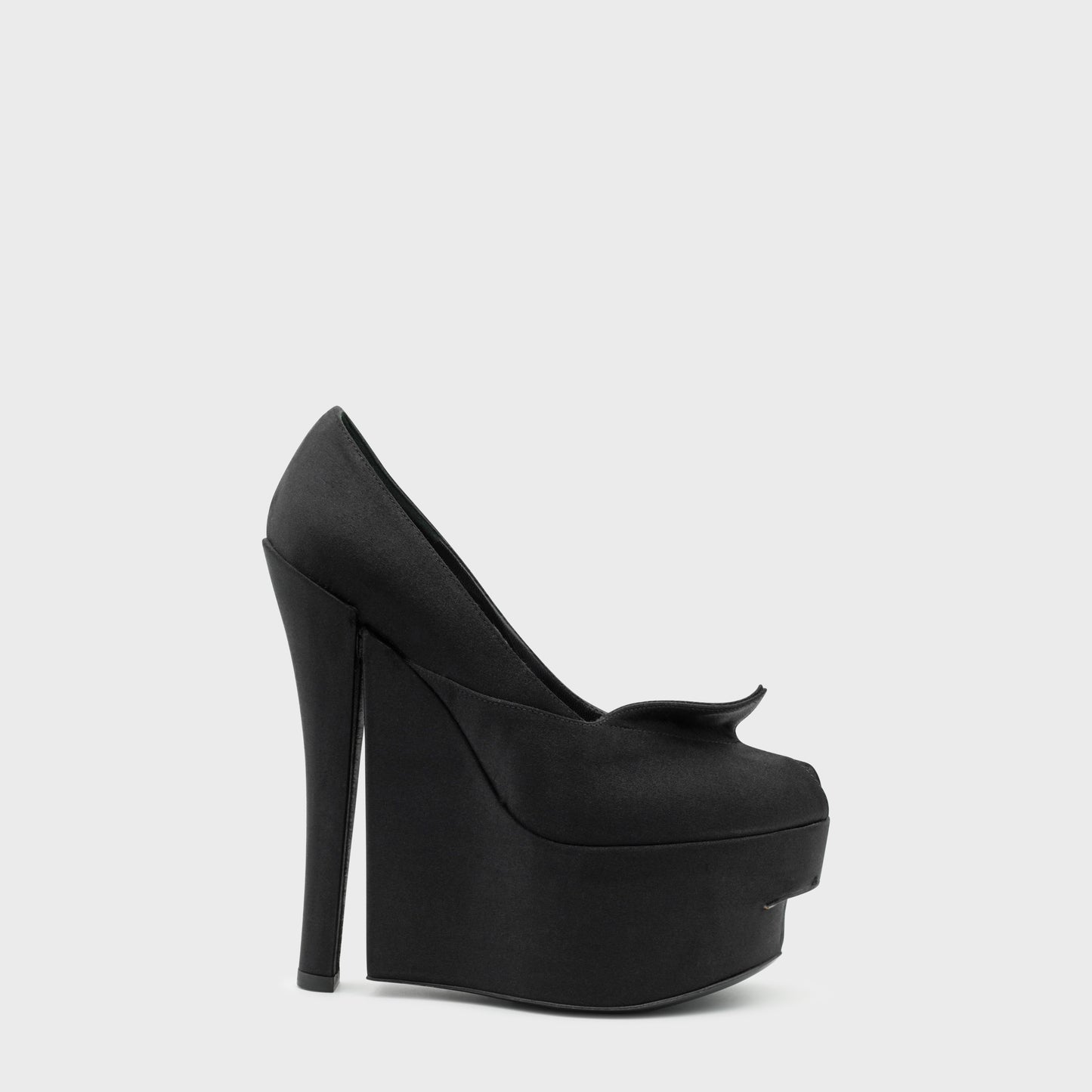 Escarpin Satin Noir Louis Vuitton FW 2008 par Marc Jacobs