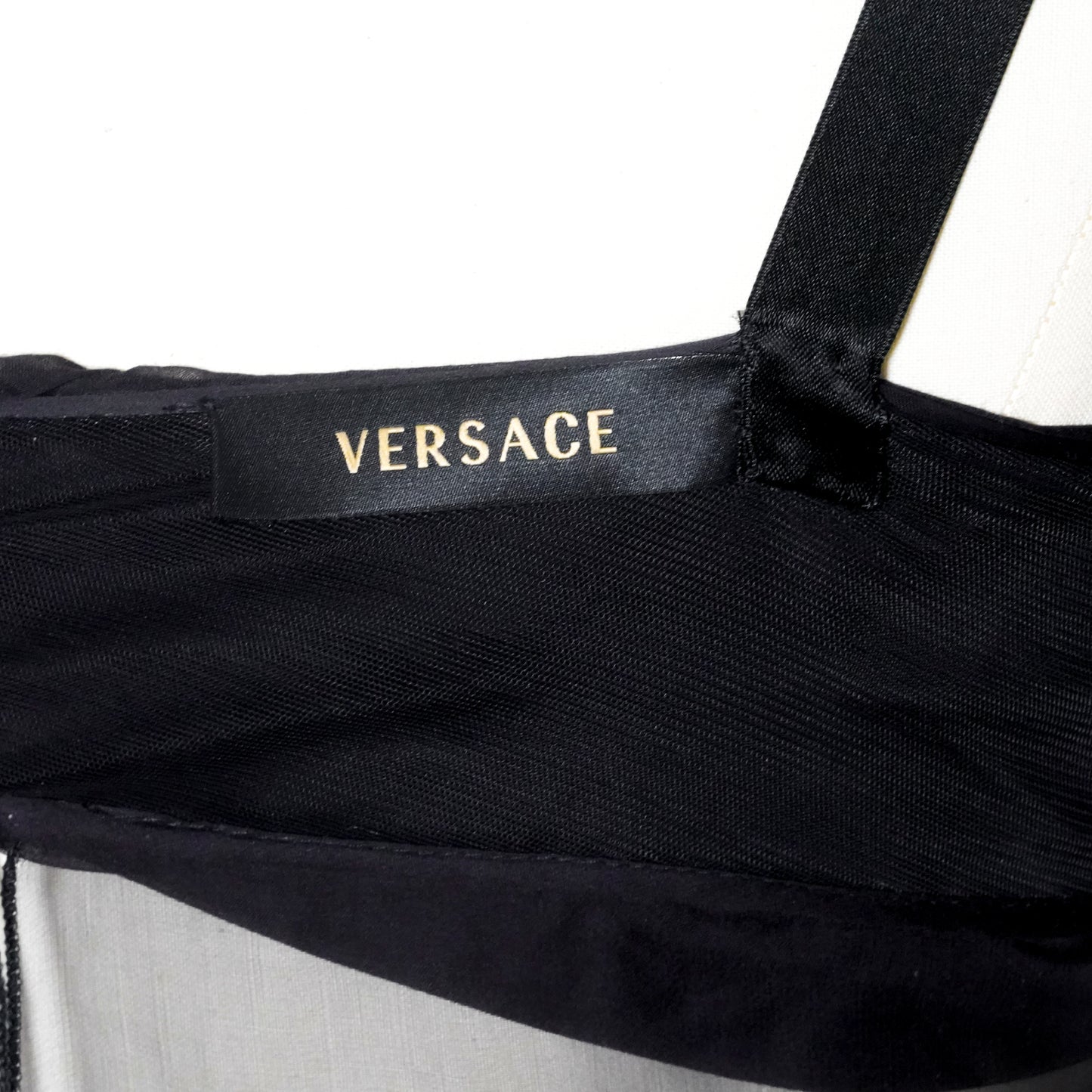 Top transparent Noir Versace par Donatella Versace