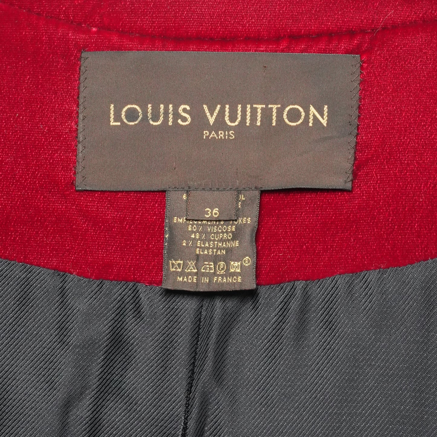 Manteau Noir et Rouge Louis Vuitton 2010 par Marc Jacobs