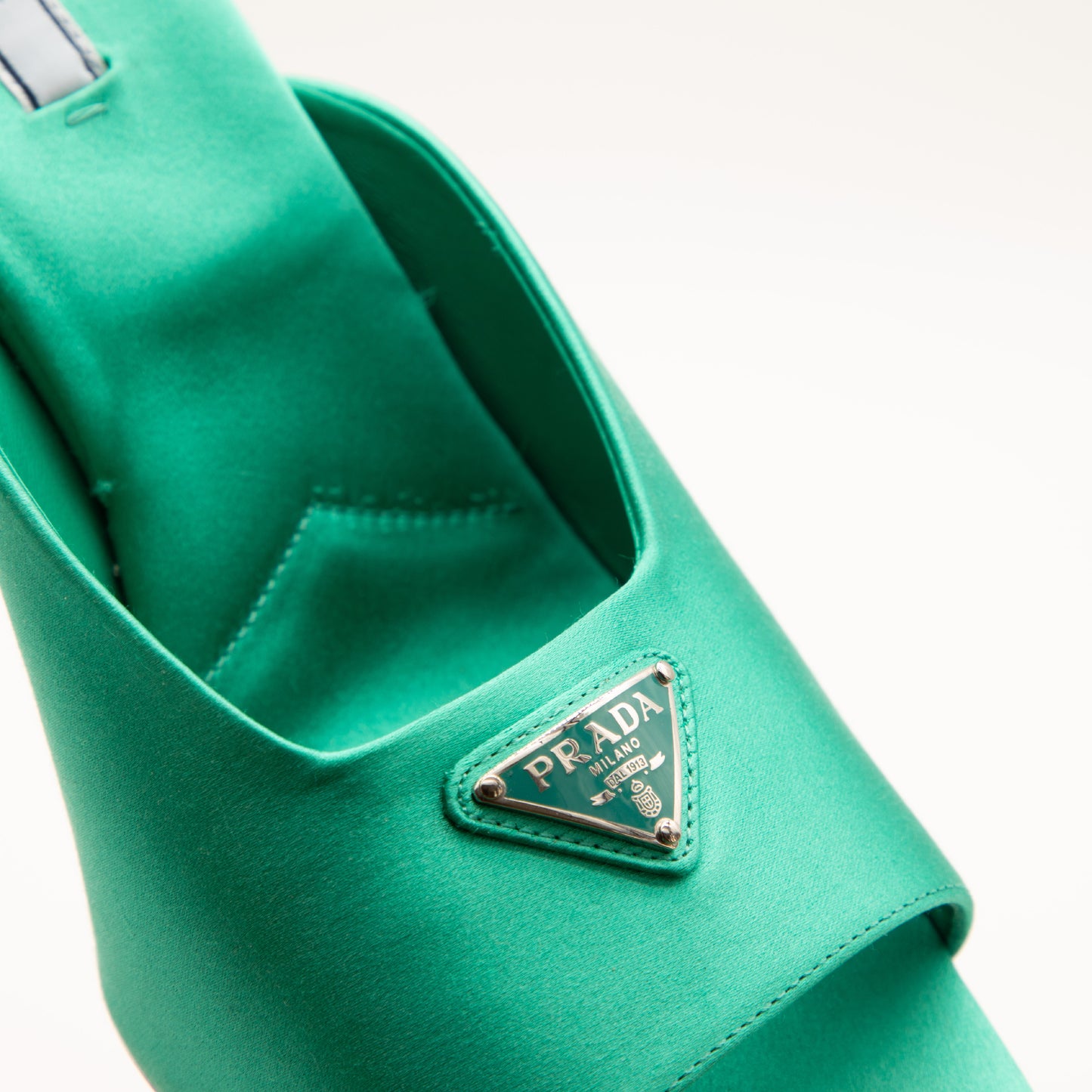 Mules Satin Emeraude Prada 2020 par Miuccia Prada