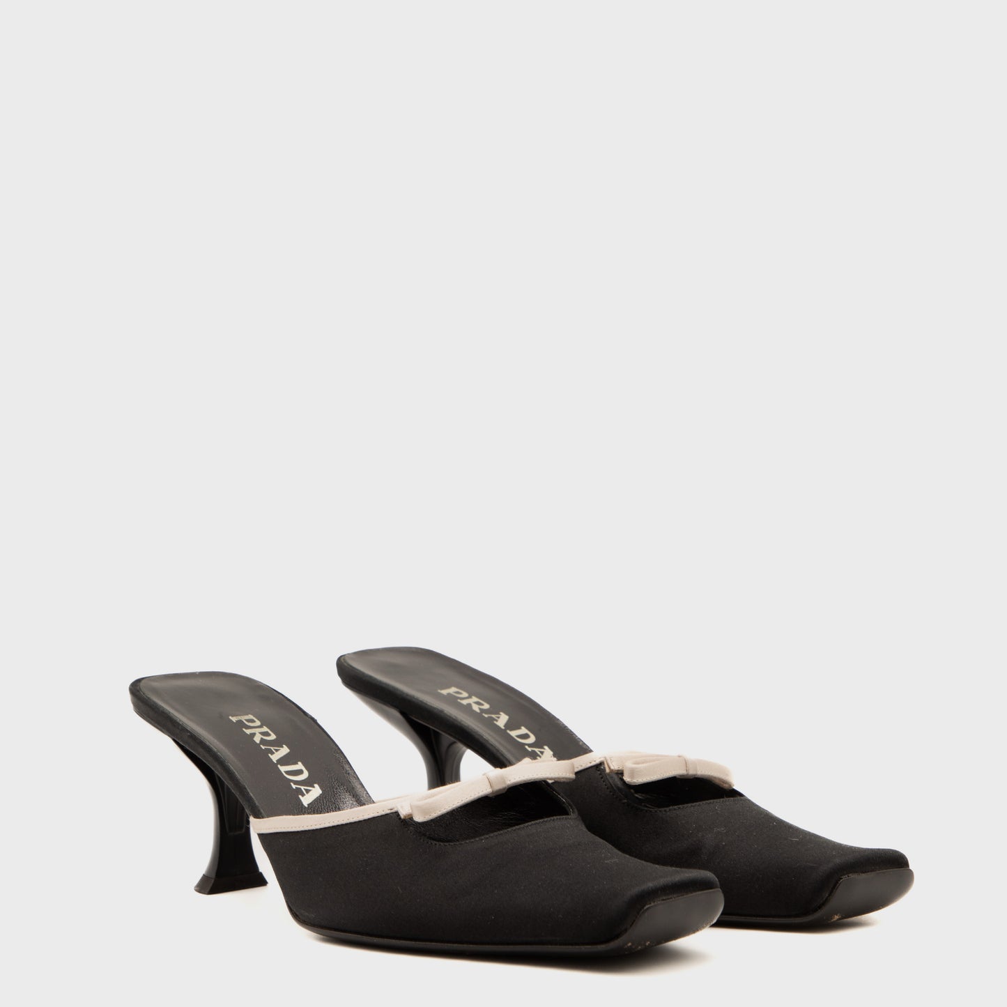 Mules Satin Noir Prada 2000 par Miuccia Prada