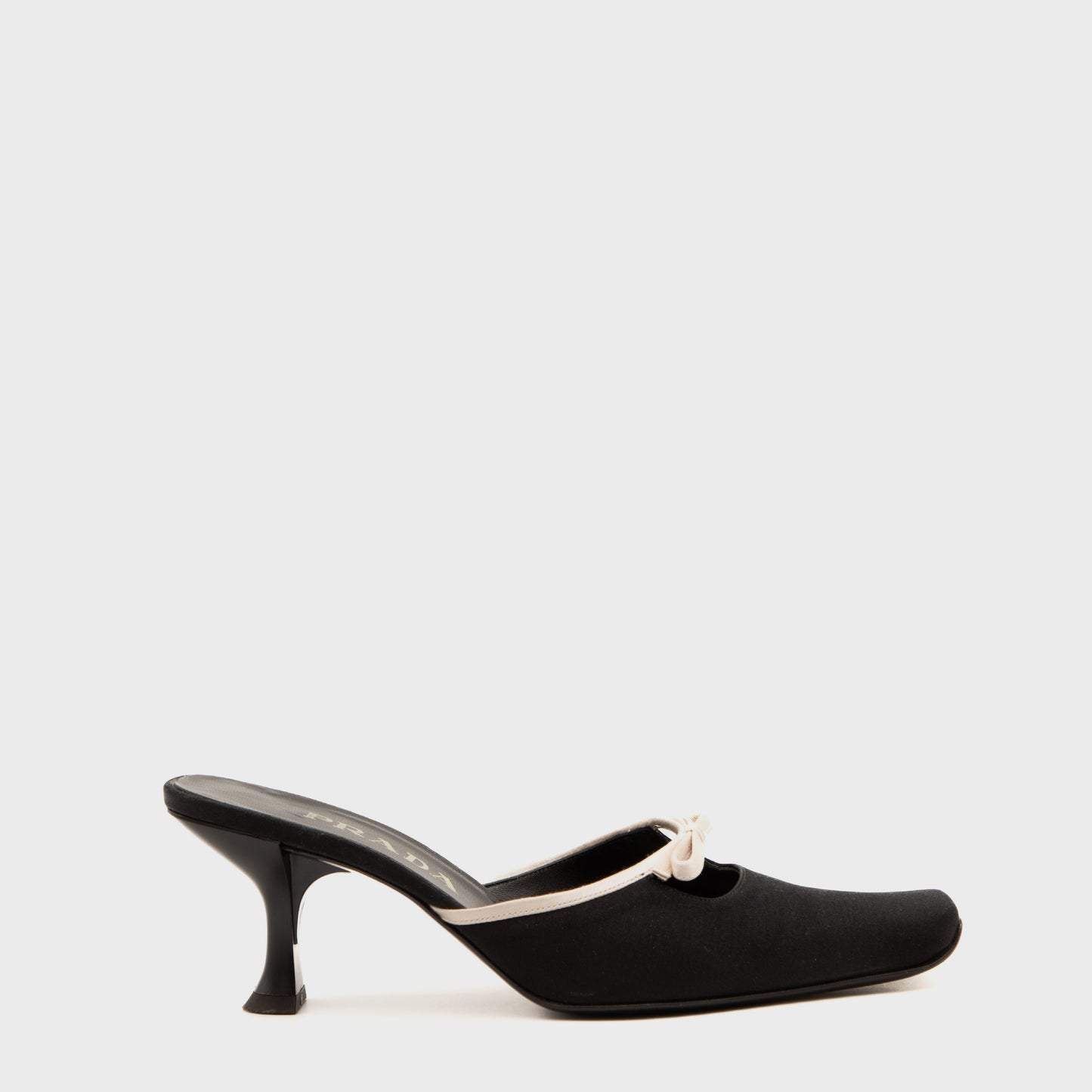 Mules Satin Noir Prada 2000 par Miuccia Prada