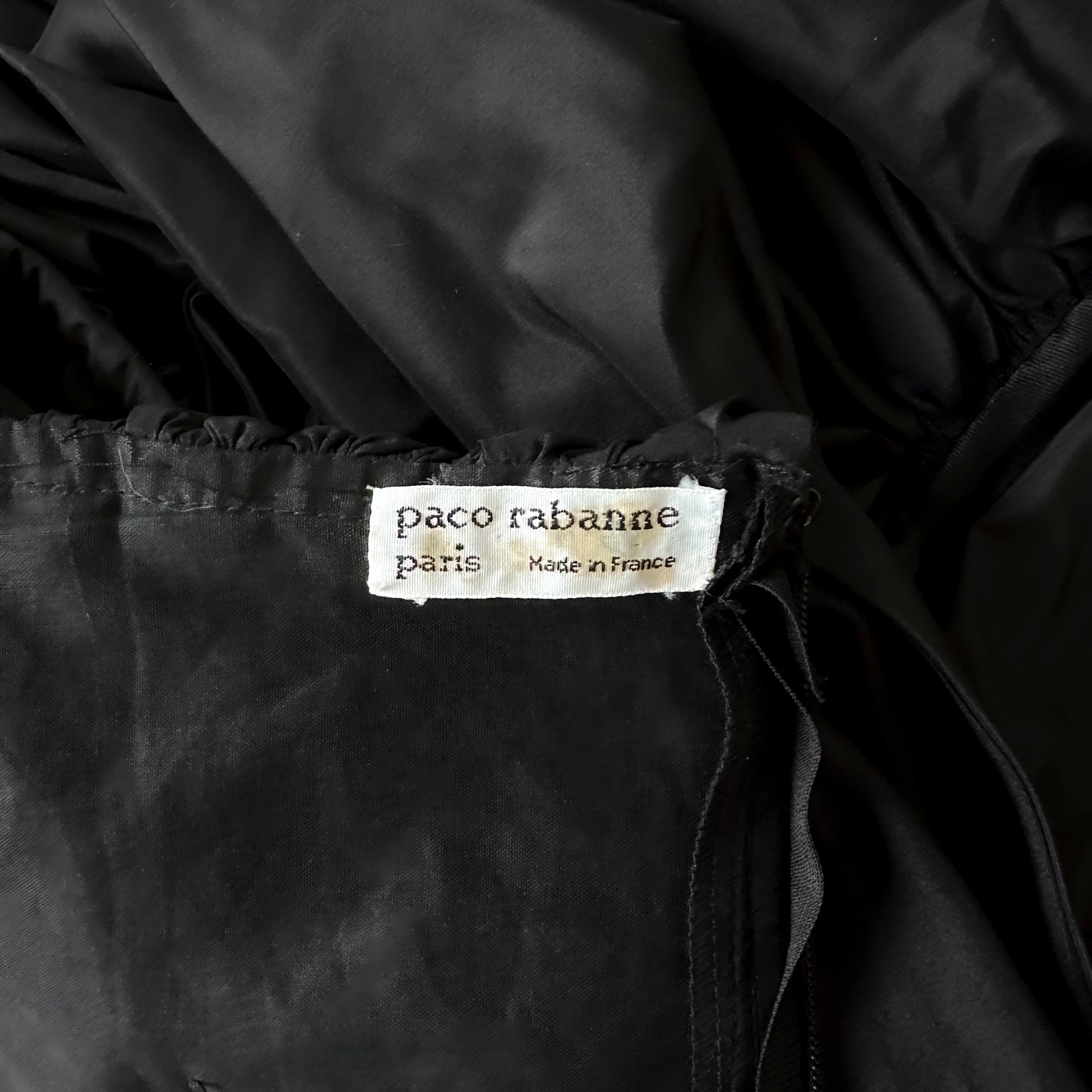 Robe Taffeta Noir 1980 par Paco Rabanne